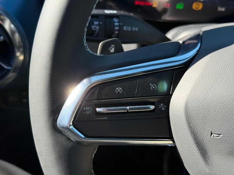 Chevrolet Equinox EV Vehicle Full-screen Gallery Image 11