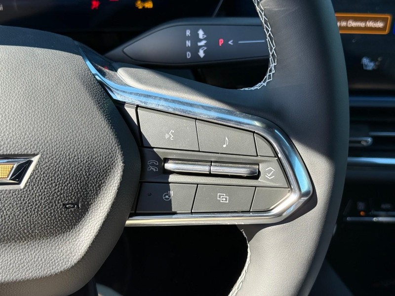 Chevrolet Equinox EV Vehicle Full-screen Gallery Image 12