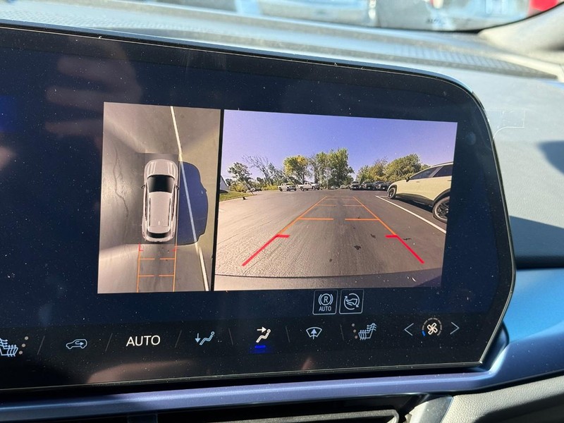 Chevrolet Equinox EV Vehicle Full-screen Gallery Image 13