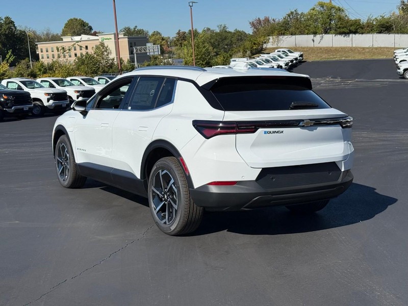 Chevrolet Equinox EV Vehicle Full-screen Gallery Image 3