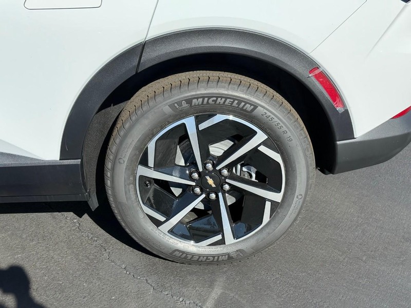 Chevrolet Equinox EV Vehicle Full-screen Gallery Image 4