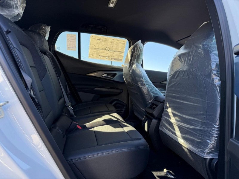 Chevrolet Equinox EV Vehicle Full-screen Gallery Image 5