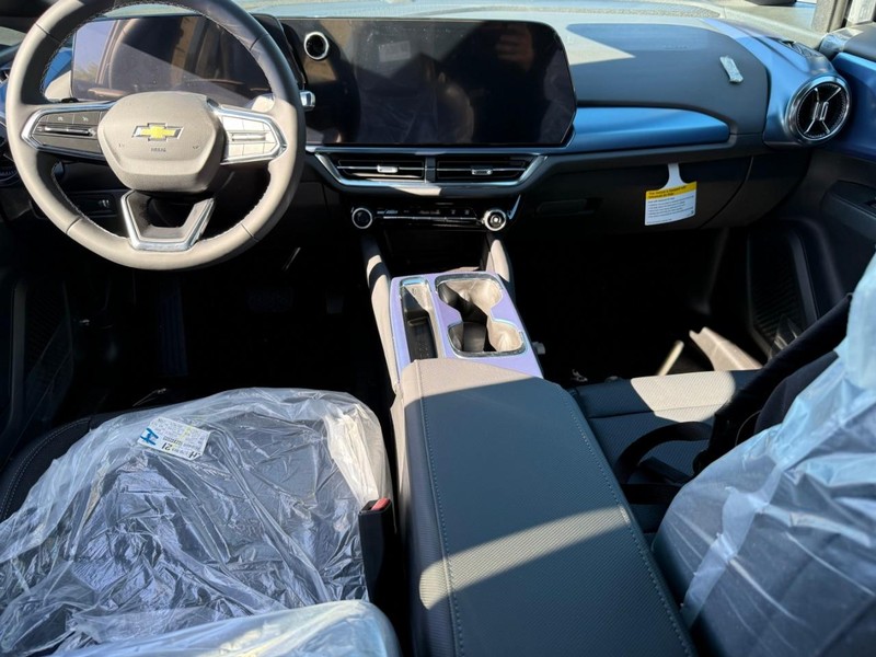 Chevrolet Equinox EV Vehicle Full-screen Gallery Image 6