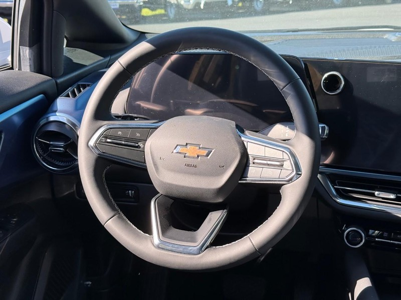 Chevrolet Equinox EV Vehicle Full-screen Gallery Image 7