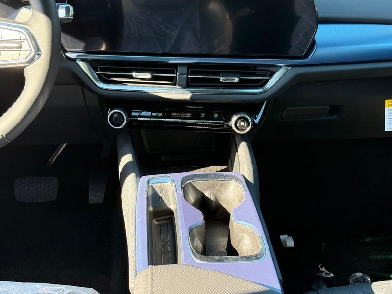 Chevrolet Equinox EV Vehicle Full-screen Gallery Image 9