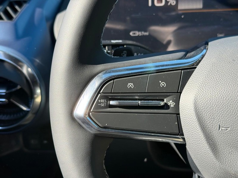 Chevrolet Equinox EV Vehicle Full-screen Gallery Image 11