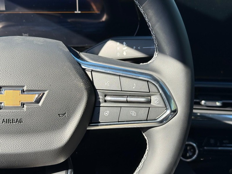 Chevrolet Equinox EV Vehicle Full-screen Gallery Image 12