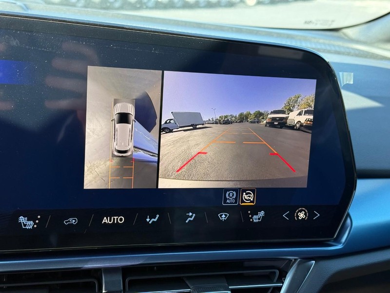 Chevrolet Equinox EV Vehicle Full-screen Gallery Image 13