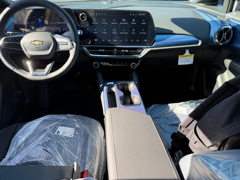 Chevrolet Equinox EV Vehicle Full-screen Gallery Image 6