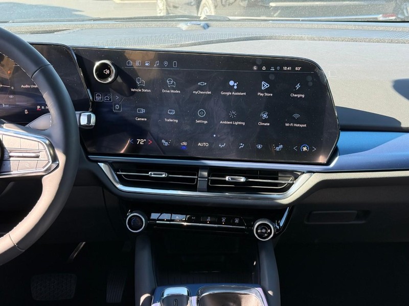 Chevrolet Equinox EV Vehicle Full-screen Gallery Image 8