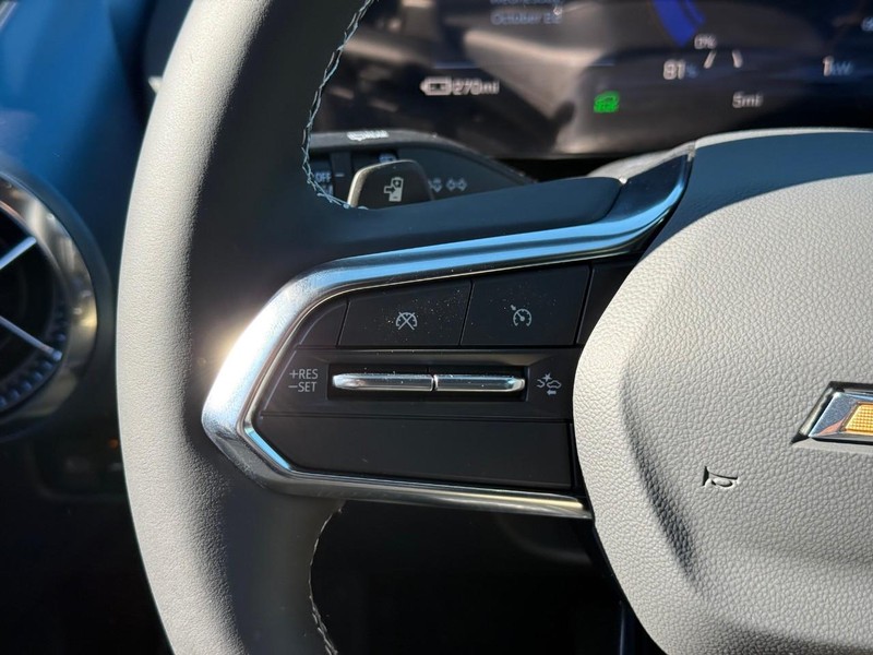 Chevrolet Equinox EV Vehicle Full-screen Gallery Image 11