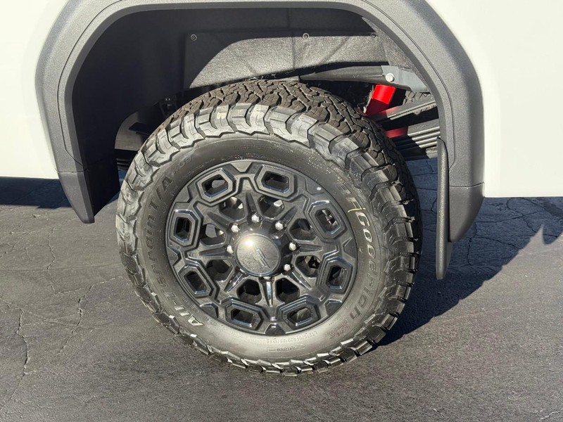 GMC Sierra 3500HD Vehicle Full-screen Gallery Image 4