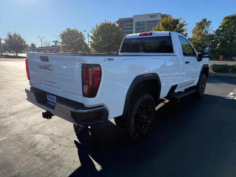 GMC Sierra 3500HD Vehicle Full-screen Gallery Image 8