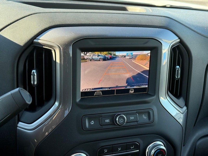 GMC Sierra 3500HD Vehicle Full-screen Gallery Image 18