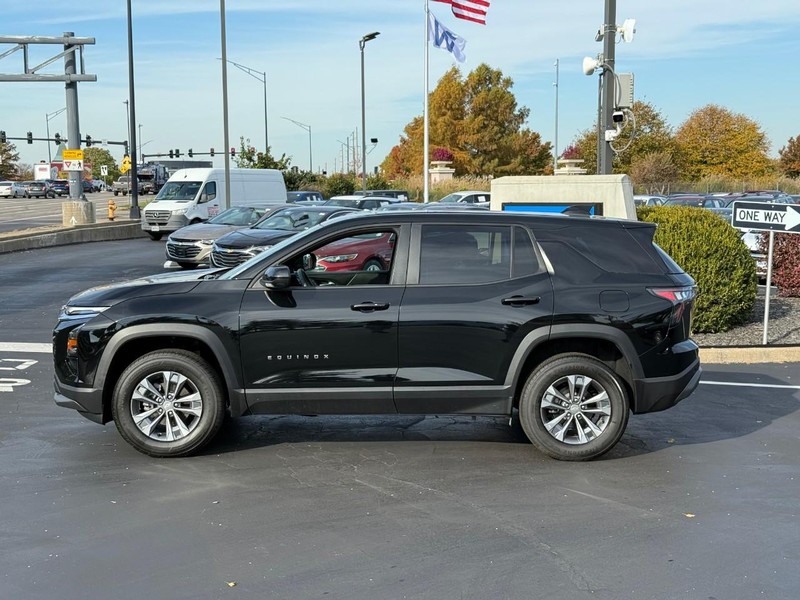 Chevrolet Equinox Vehicle Full-screen Gallery Image 2