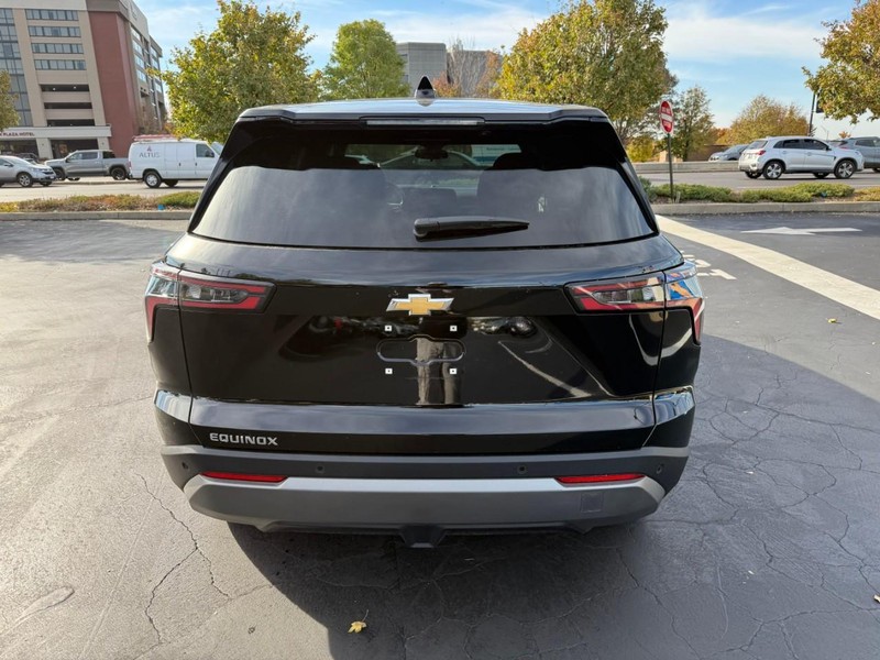 Chevrolet Equinox Vehicle Full-screen Gallery Image 6