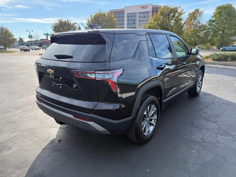 Chevrolet Equinox Vehicle Full-screen Gallery Image 7