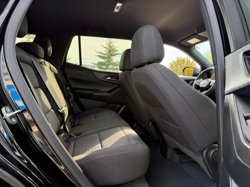 Chevrolet Equinox Vehicle Full-screen Gallery Image 8