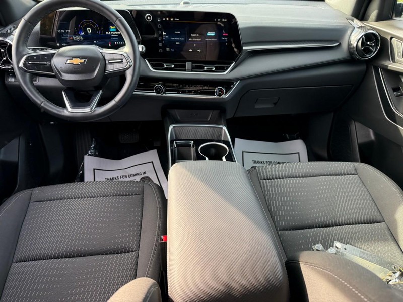 Chevrolet Equinox Vehicle Full-screen Gallery Image 9