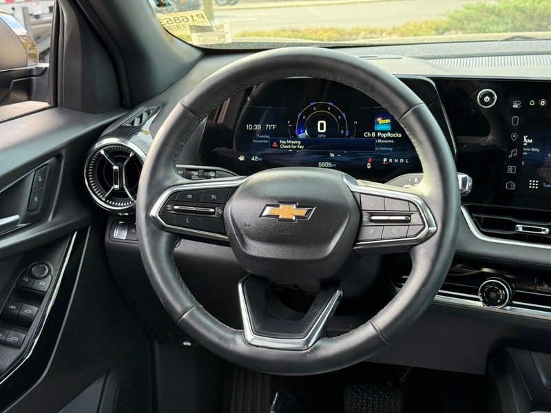 Chevrolet Equinox Vehicle Full-screen Gallery Image 10