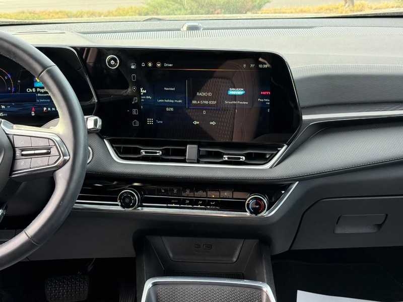 Chevrolet Equinox Vehicle Full-screen Gallery Image 11