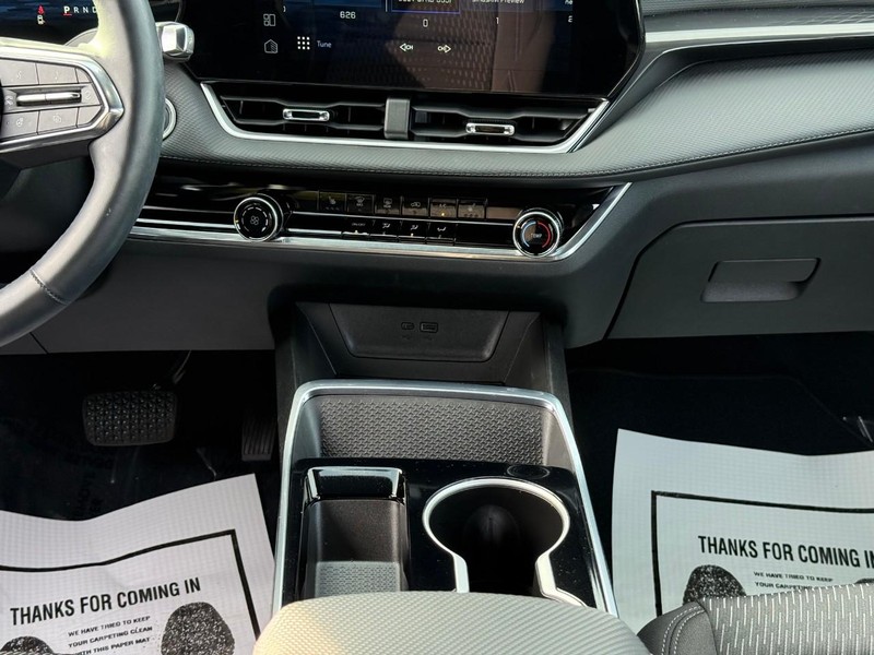 Chevrolet Equinox Vehicle Full-screen Gallery Image 12