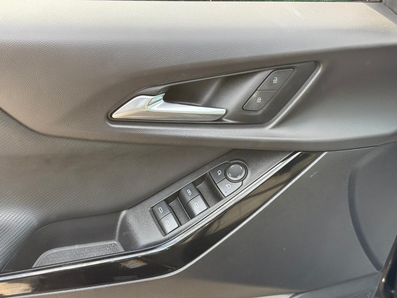 Chevrolet Equinox Vehicle Full-screen Gallery Image 15