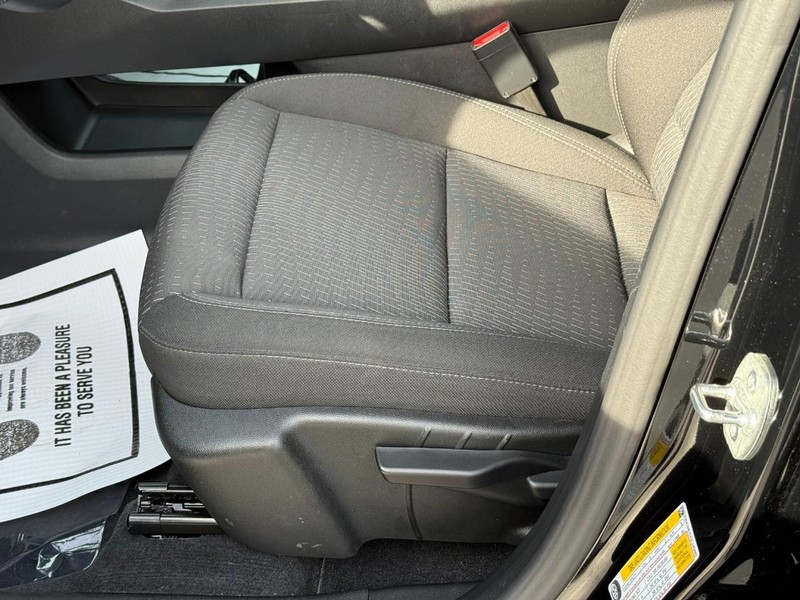 Chevrolet Equinox Vehicle Full-screen Gallery Image 16