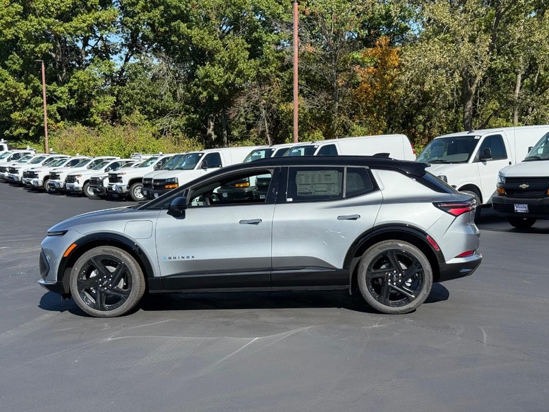 Chevrolet Equinox EV Vehicle Full-screen Gallery Image 2