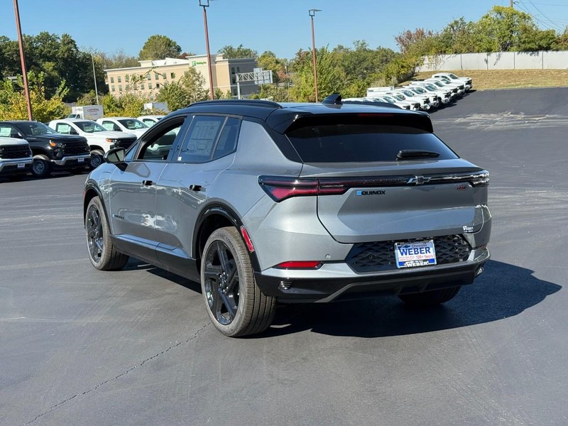 Chevrolet Equinox EV Vehicle Full-screen Gallery Image 3
