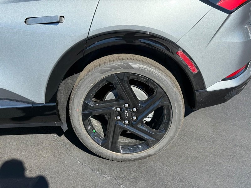 Chevrolet Equinox EV Vehicle Full-screen Gallery Image 4