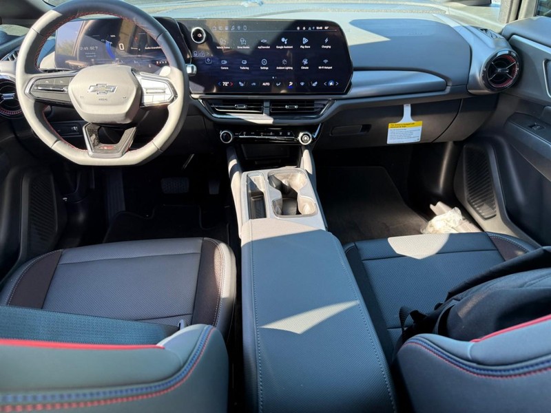 Chevrolet Equinox EV Vehicle Full-screen Gallery Image 7