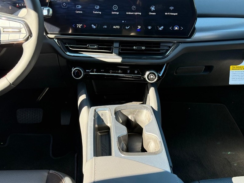 Chevrolet Equinox EV Vehicle Full-screen Gallery Image 10