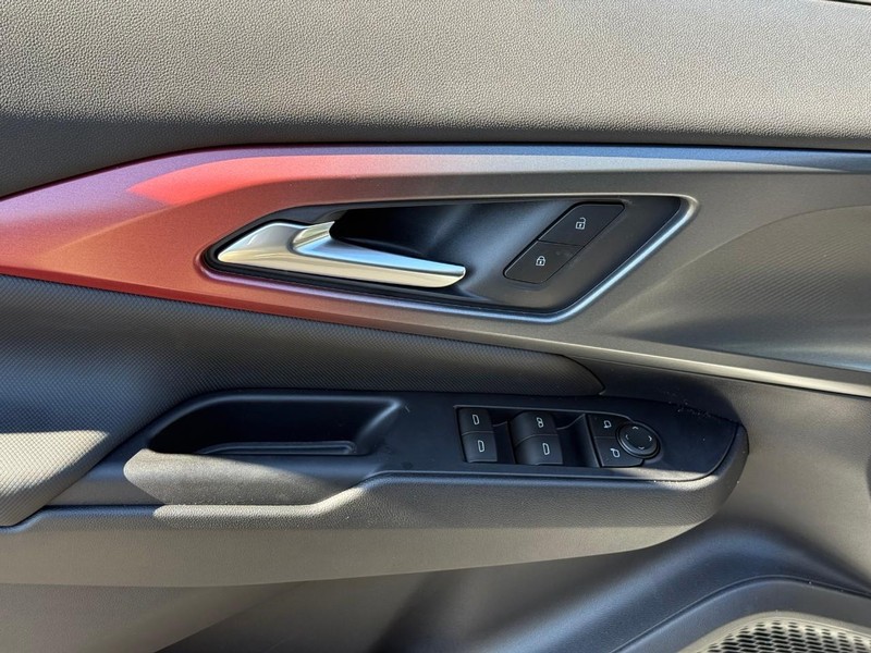 Chevrolet Equinox EV Vehicle Full-screen Gallery Image 11