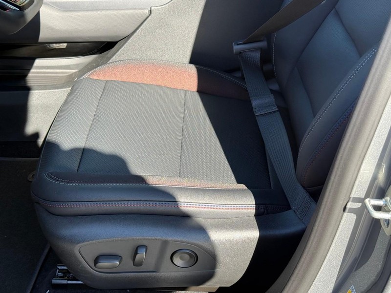 Chevrolet Equinox EV Vehicle Full-screen Gallery Image 12