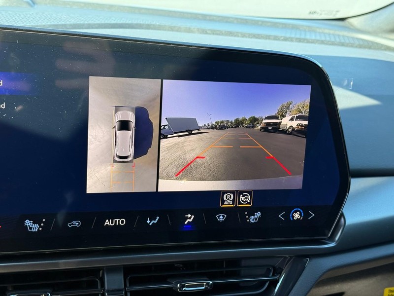 Chevrolet Equinox EV Vehicle Full-screen Gallery Image 16