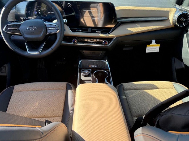 Chevrolet Equinox Vehicle Full-screen Gallery Image 6