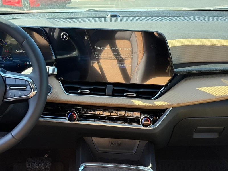 Chevrolet Equinox Vehicle Full-screen Gallery Image 8