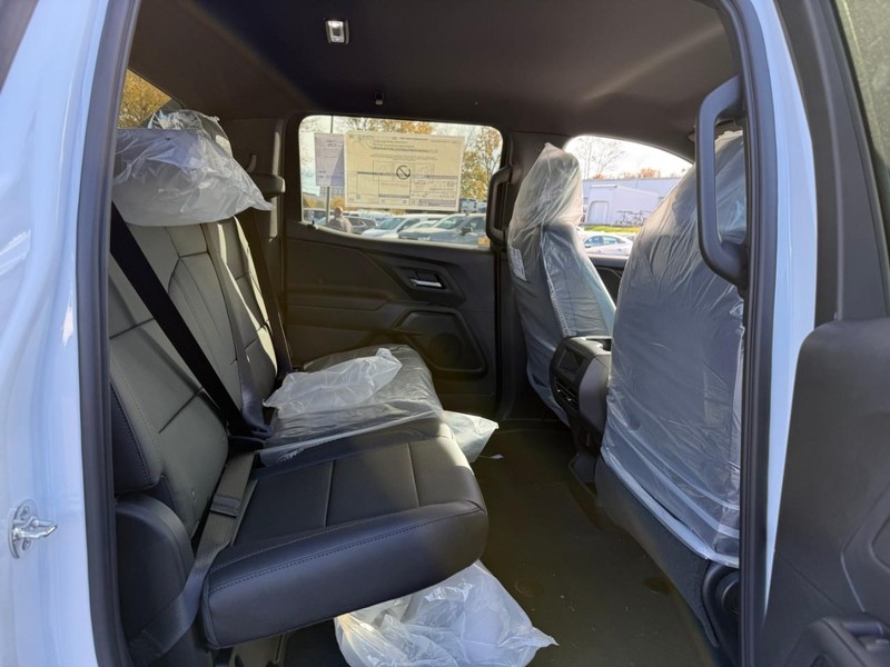 Chevrolet Silverado EV Vehicle Full-screen Gallery Image 4