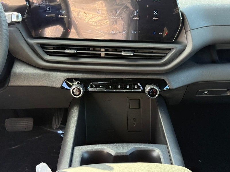 Chevrolet Silverado EV Vehicle Full-screen Gallery Image 8