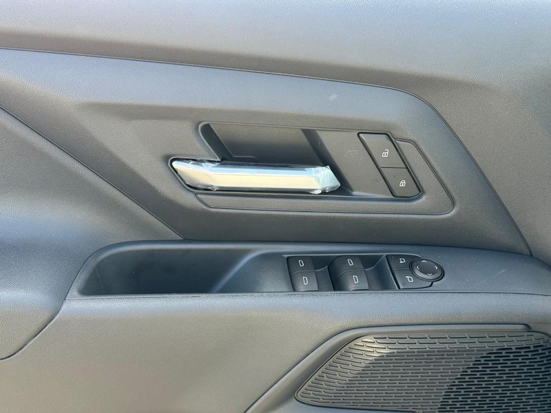 Chevrolet Silverado EV Vehicle Full-screen Gallery Image 9