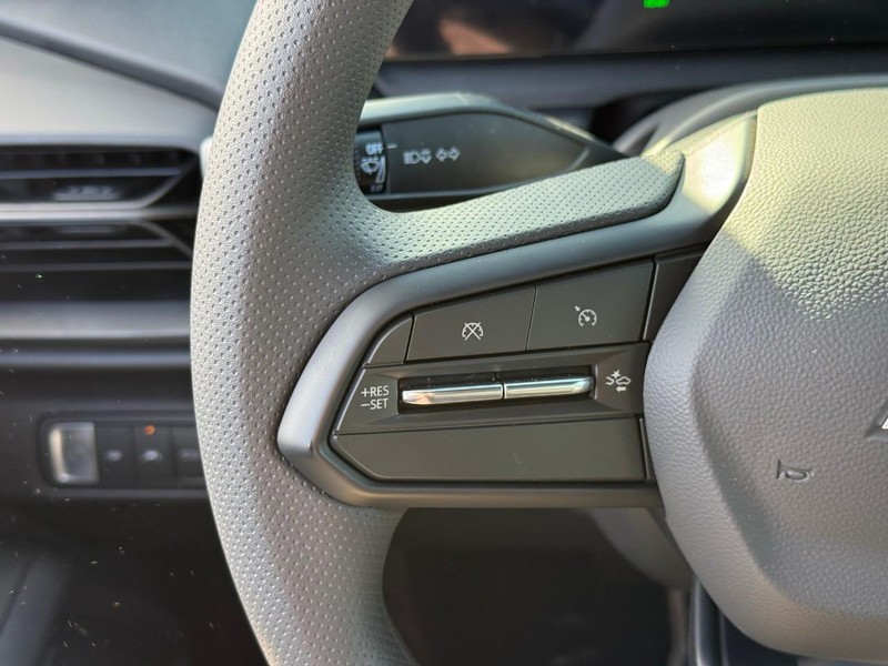 Chevrolet Silverado EV Vehicle Full-screen Gallery Image 10