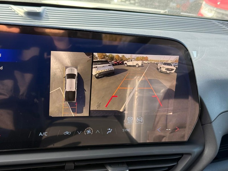 Chevrolet Silverado EV Vehicle Full-screen Gallery Image 12