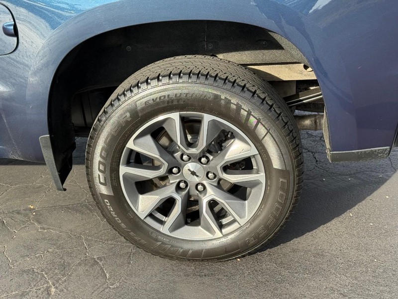 Chevrolet Silverado 1500 Vehicle Full-screen Gallery Image 4