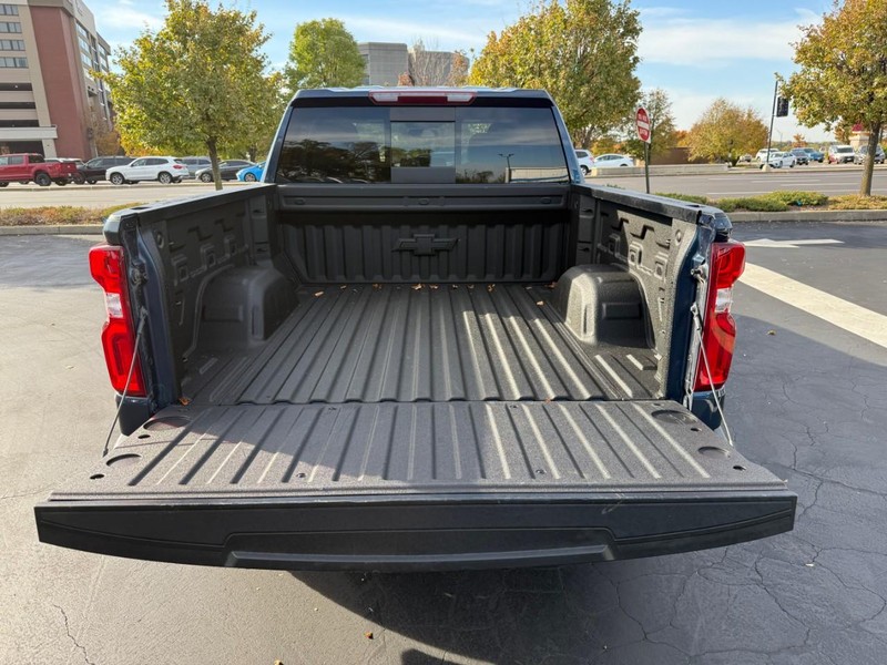 Chevrolet Silverado 1500 Vehicle Full-screen Gallery Image 6