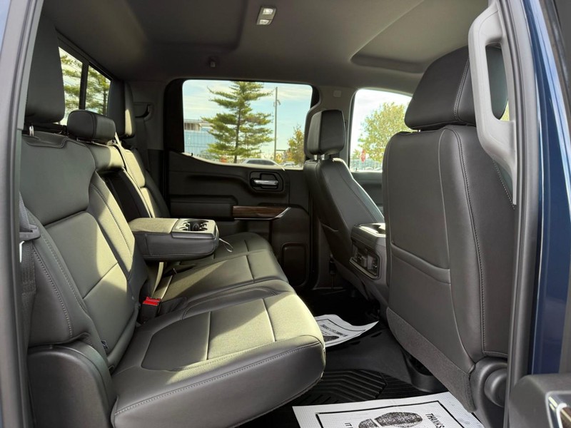Chevrolet Silverado 1500 Vehicle Full-screen Gallery Image 11