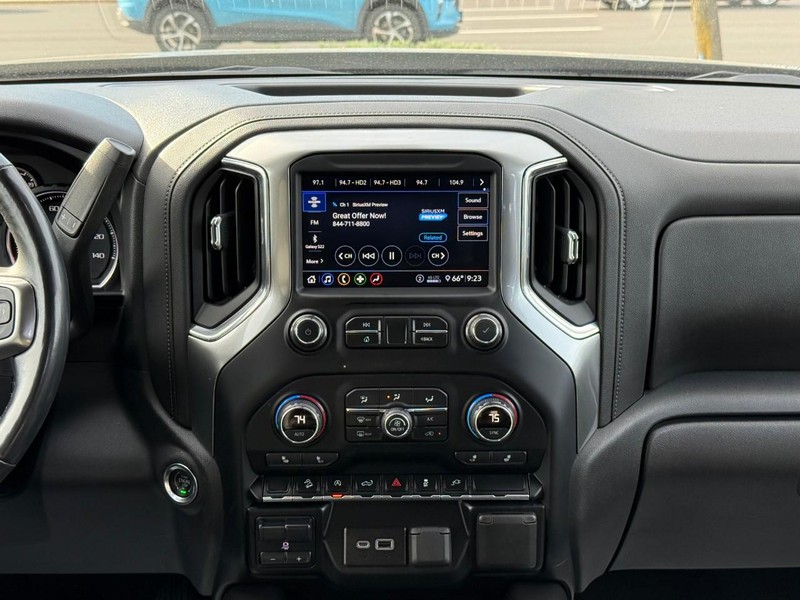Chevrolet Silverado 1500 Vehicle Full-screen Gallery Image 14