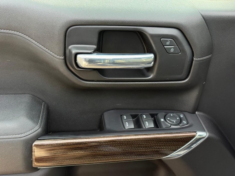 Chevrolet Silverado 1500 Vehicle Full-screen Gallery Image 16