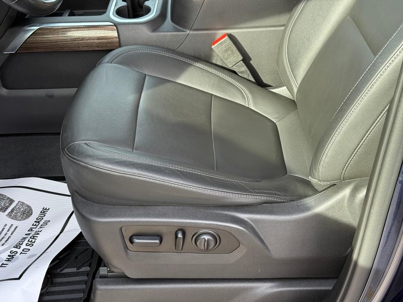 Chevrolet Silverado 1500 Vehicle Full-screen Gallery Image 17