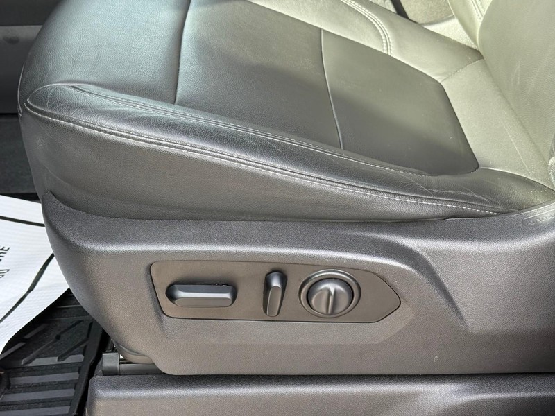 Chevrolet Silverado 1500 Vehicle Full-screen Gallery Image 18